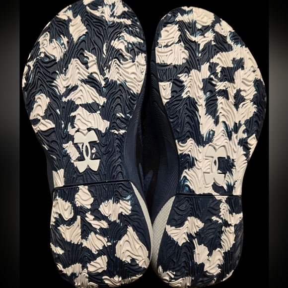 Under Armour Women's HOVR Breakthru Academy Navy Basketball Shoes Size 8.5 NWOT - Picture 2 of 3